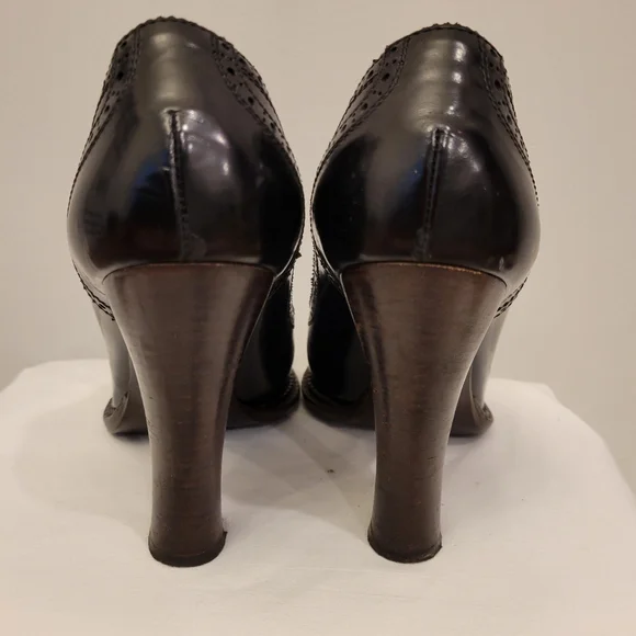Yves Saint Laurent Black Leather Wingtip Pumps Size 40.5/ 10 - Picture 5 of 11